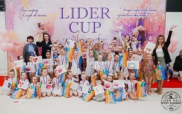 Художественная гимнастика на станции метро Парнас